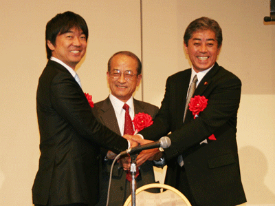 (左から)橋下氏、古賀氏、岩屋氏