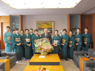 橋本昌茨城県知事を訪問（写真中央）