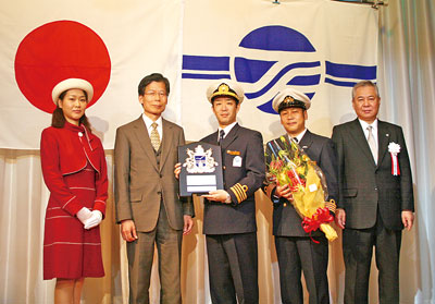 新船「いしかり」船内で