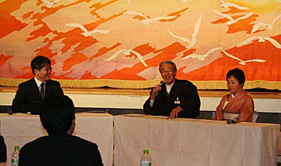 （左から）内藤氏、手島氏、小夜子さん