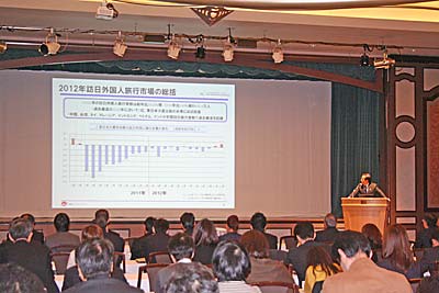 会員など総勢590人が集まった