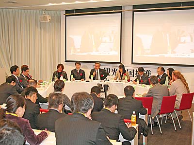 有識者13人が議論