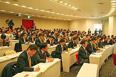 200人収容の会場は満席となった