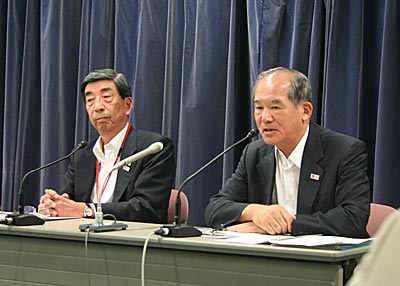 金井会長（左）と間宮理事長