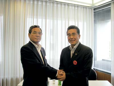 野澤前部会長（左）と多田新部会長