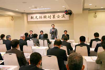 鉄道・道路の復旧状況も説明