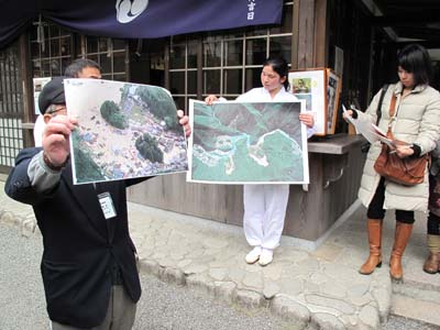 天河神社で当時のようす説明