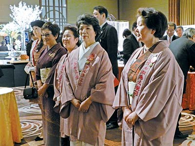 女将らが出迎え