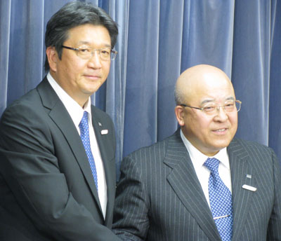 高橋新社長（左）と田川社長
