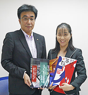 岡野昌和所長と松岡恵美さん