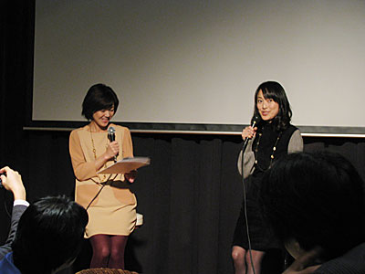福岡出身の女優・林田麻里さん（右）