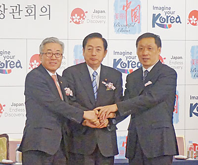 （左から）金長官、太田大臣、李局長
