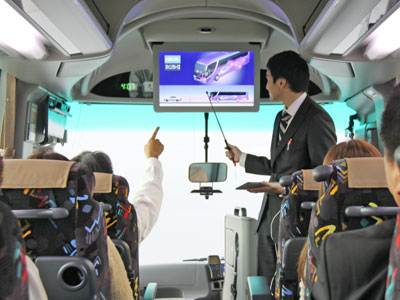 液晶モニターは車内3カ所に設置