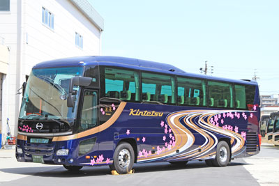 新型バスを2台導入、富裕層向けツアーで運行（名阪近鉄バス） – 旬刊