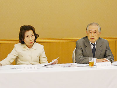 山田隆英会長（右）と三橋滋子専務理事