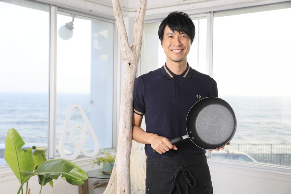 エアビーアンドビーがコウ・ケンテツ氏とコラボ、「旅ごはん」レシピを公開。新たな旅のスタイルを