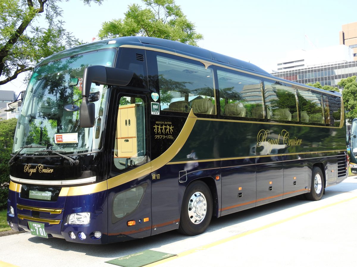 クラツー関西地区に「碧号」を導入　豪華なバス旅提供