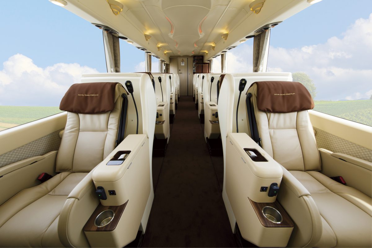 JTB、全席窓側配列10人乗りラグジュアリーバスで日本一周の旅