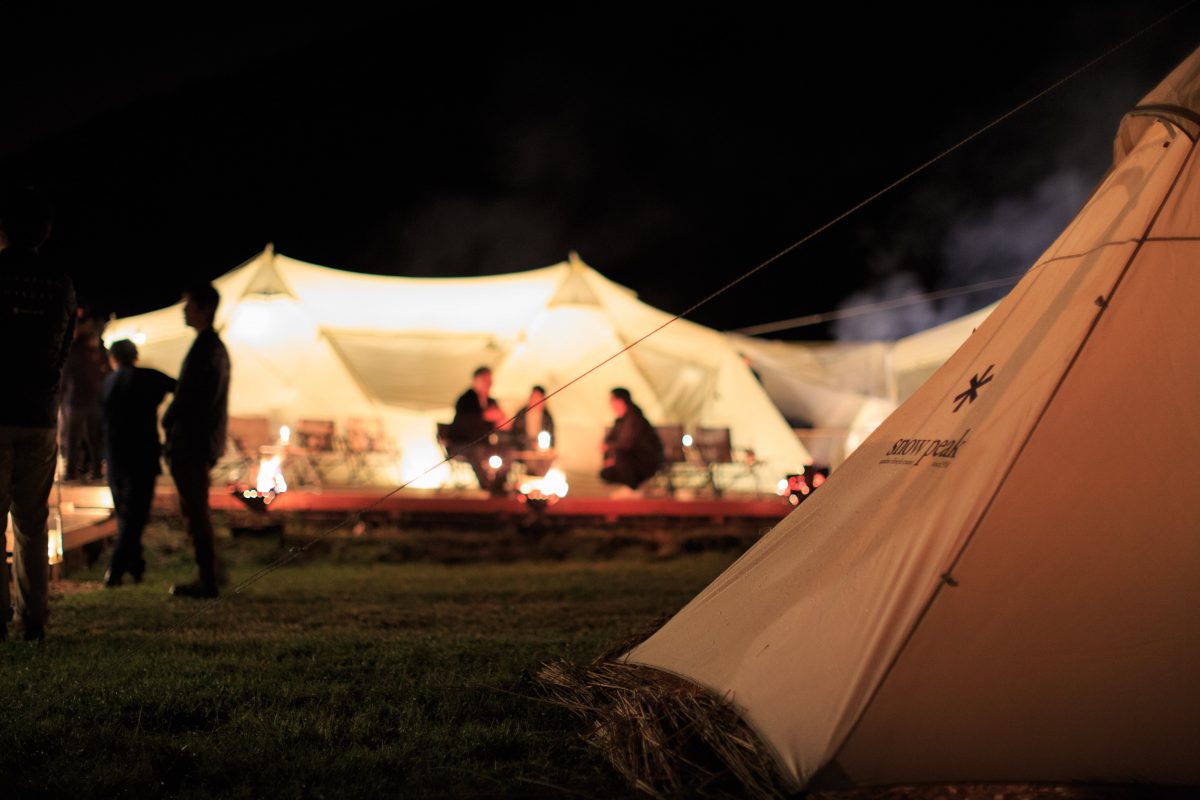 Snow Peakが手掛けるグランピング施設「FIELD SUITE HAKUBA」、一休で限定販売へ