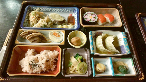 〈観光最前線〉ヴィーガン料理を食べてみた