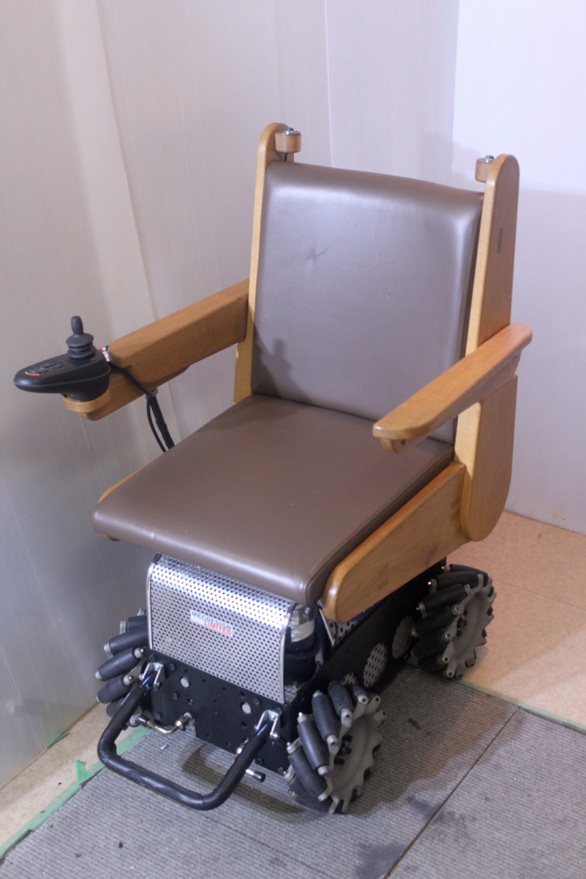 「小型電動車イス」と「自動搬送機（ＡＩロボット）」が目玉　国際観光施設協会、ホテレスにブース出展