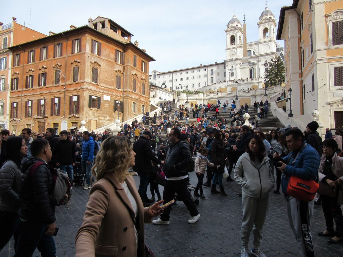 「街のデッサン（218）」ローマの充日　なぜスペイン広場は永遠の観光地か