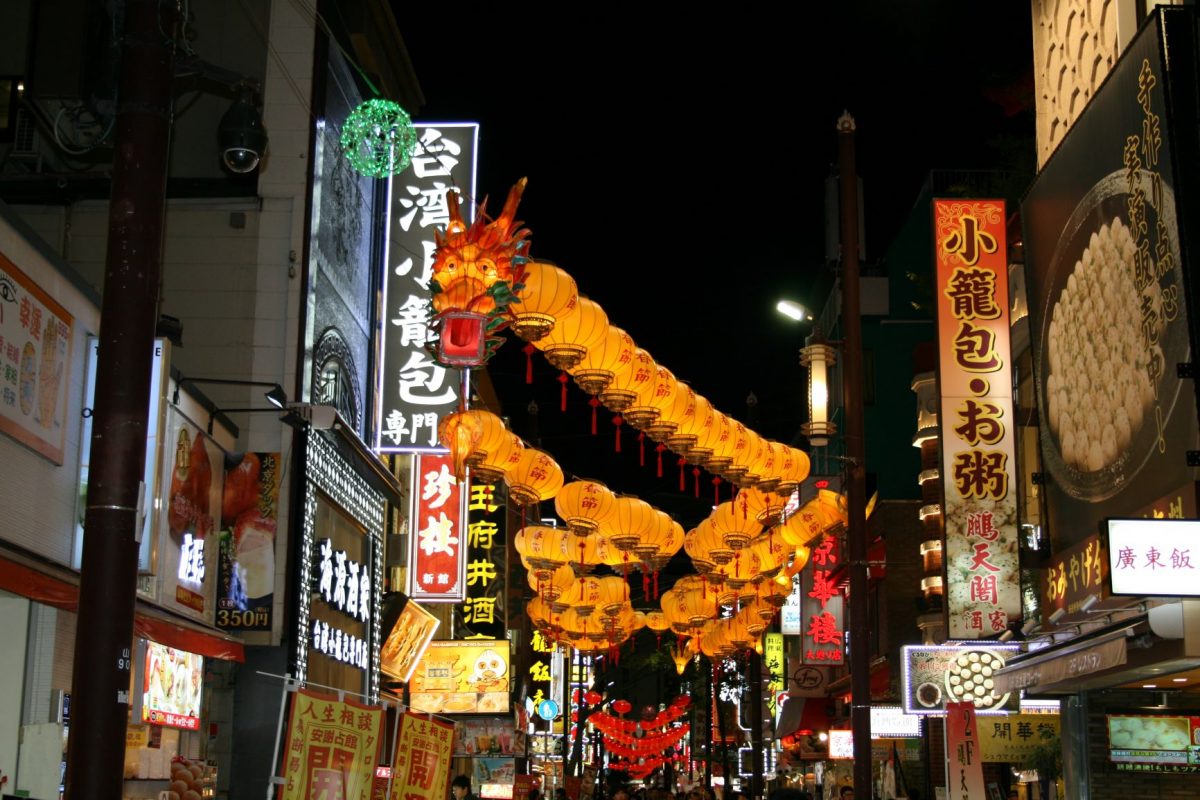 横浜中華街、「春節」でイルミネーション飾る 店舗の営業時間も延長