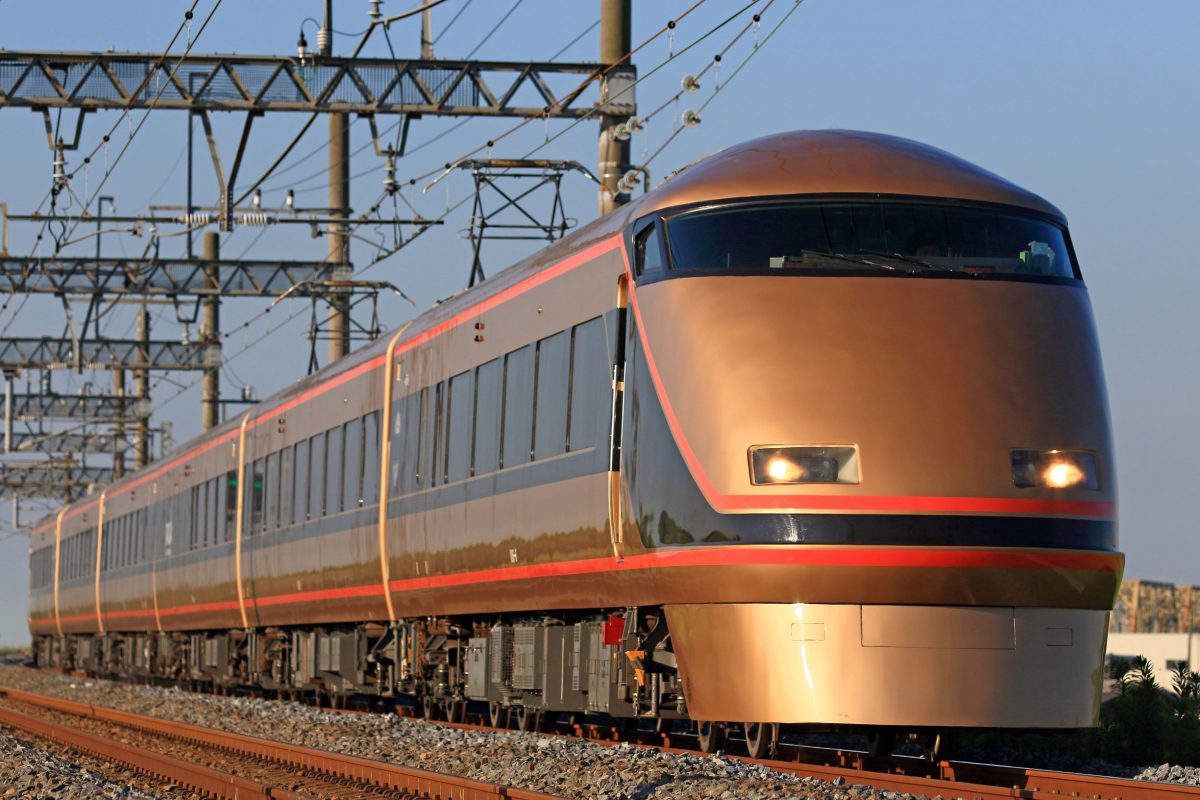 3密避け日光の紅葉を満喫　「日光紅葉夜行」列車運行　東武