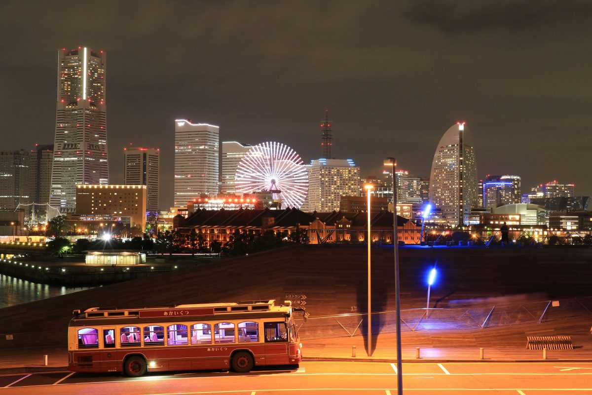 市内開催イベントに合わせBAYSIDE BLUE」と「あかいくつ」の運行時間を延長　車内にイルミネーションを装飾