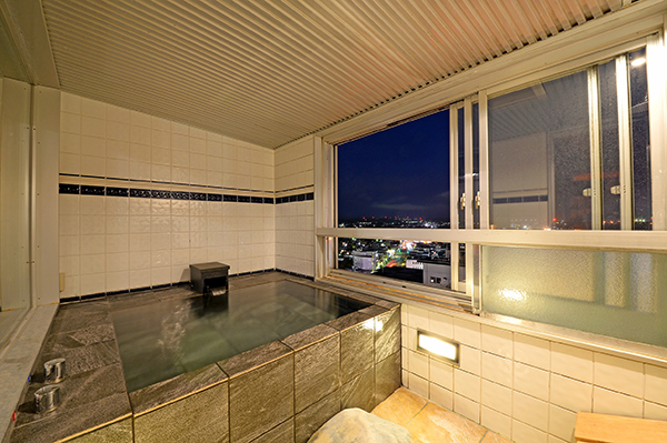 函館・湯の川温泉「望楼NOGUCHI函館」　和モダンルームの客室展望風呂をリニューアル　大人2人でも快適な広さに