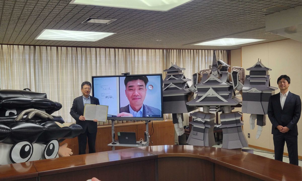 熊本市とMIXI連携協定結ぶ、熊本城の観光客誘致でタッグ