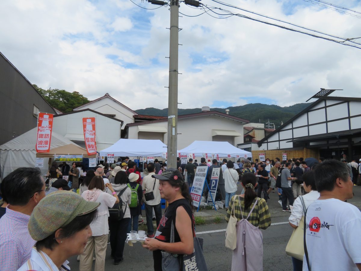 上諏訪街道、5年ぶりの呑みあるき　初の歩行者天国で実施
