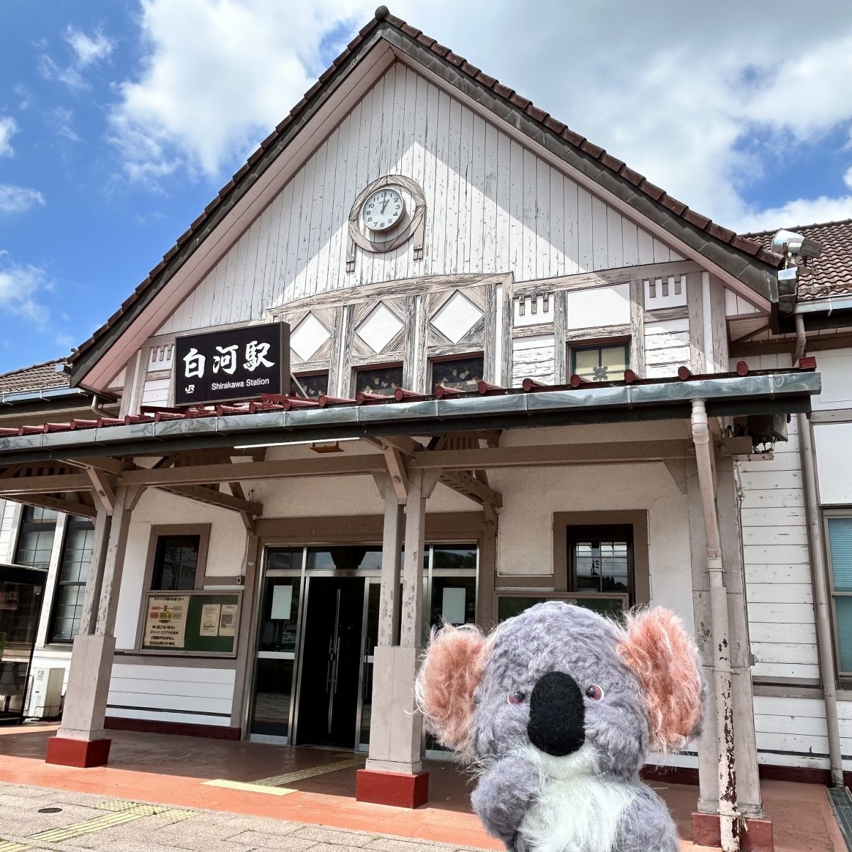 ぬいぐるみが紅葉シーズンの白河をめぐる　おもちトラベル、10月末にツアー実施