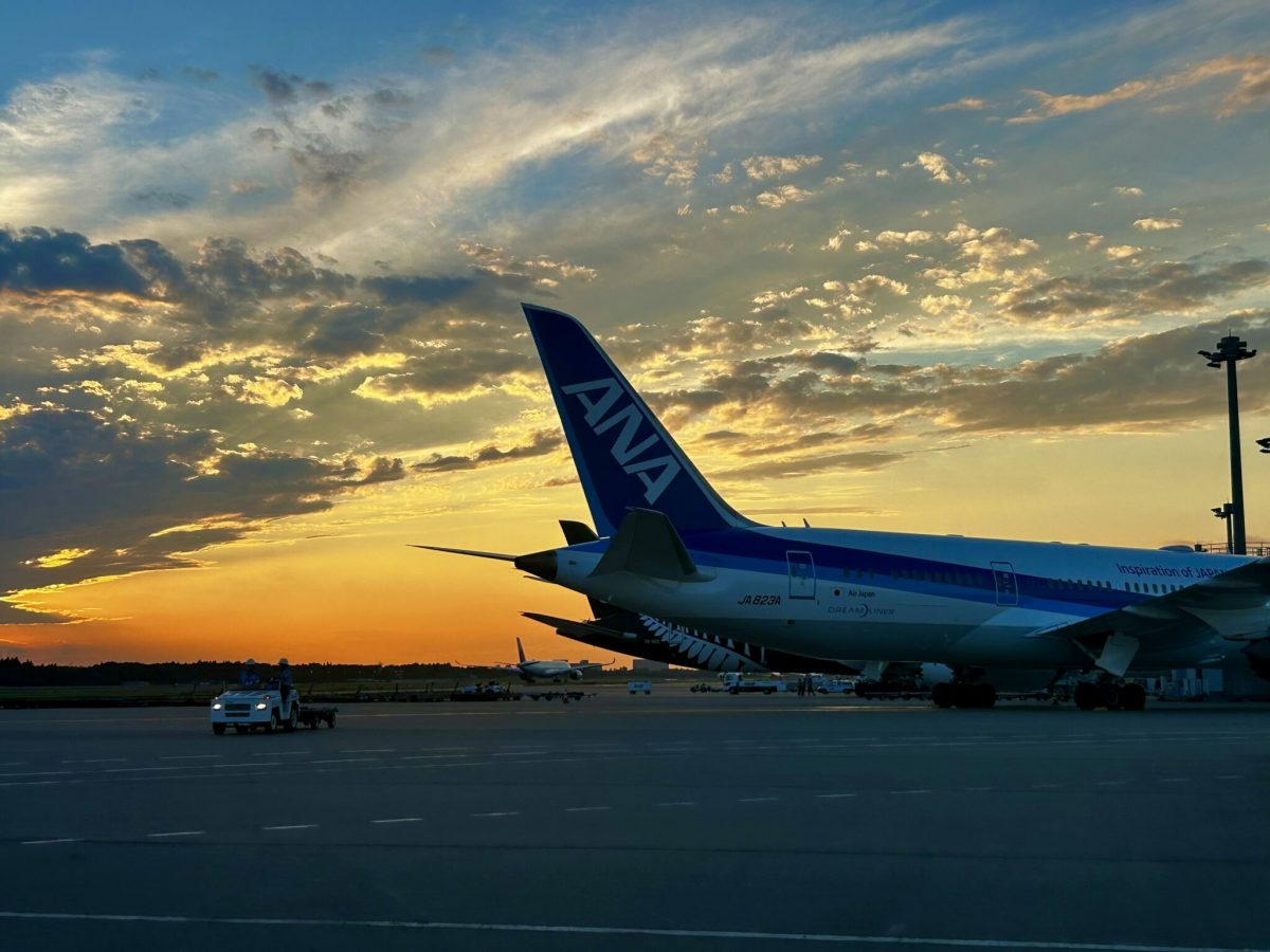 夕日と飛行機のコラボレーション楽しむ　成田空港スペシャルナイトバスツアー発売中　