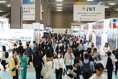 大勢で賑う展示会場（昨年のようす）